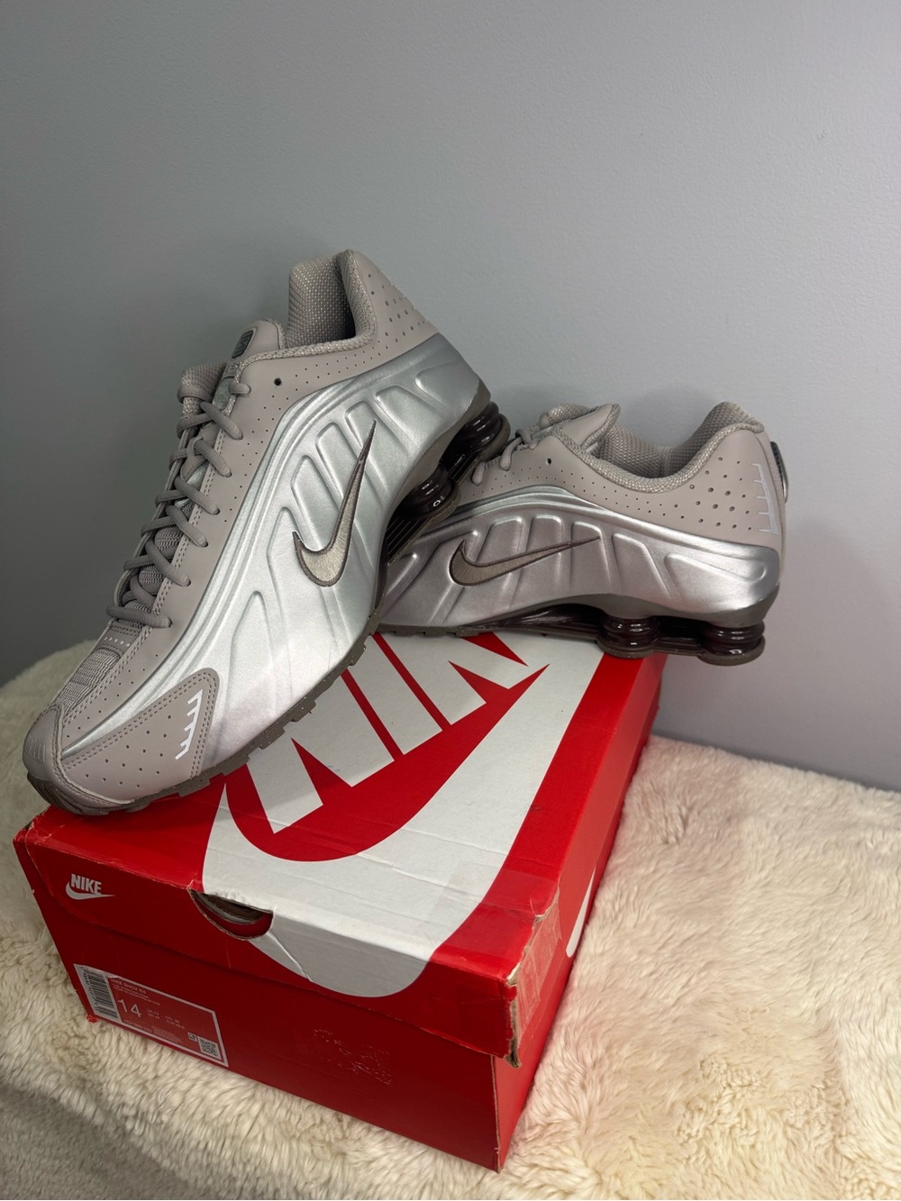 Nike Shox R4 Cave Stone/Metallic Silver Low Top Sneakers Men US 14